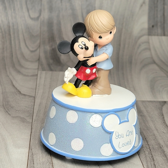 Precious Moments DISNEY SHOWCASE You Are Loved Mickey Mouse 132107 Musical Figur - Picture 2 of 13